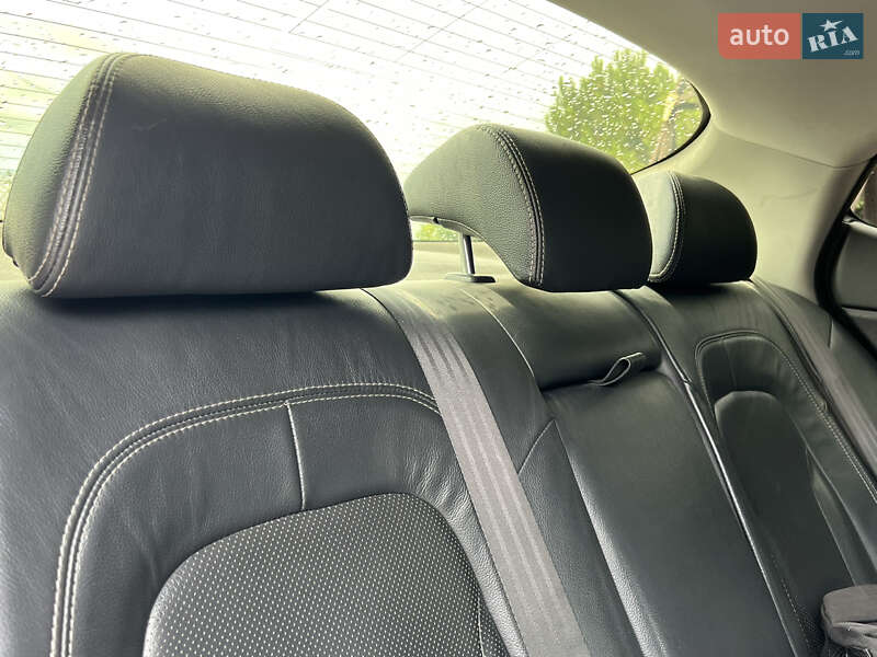 Седан Kia Optima 2012 в Дніпрі