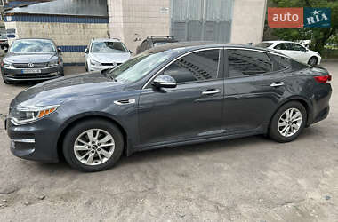 Седан Kia Optima 2017 в Киеве