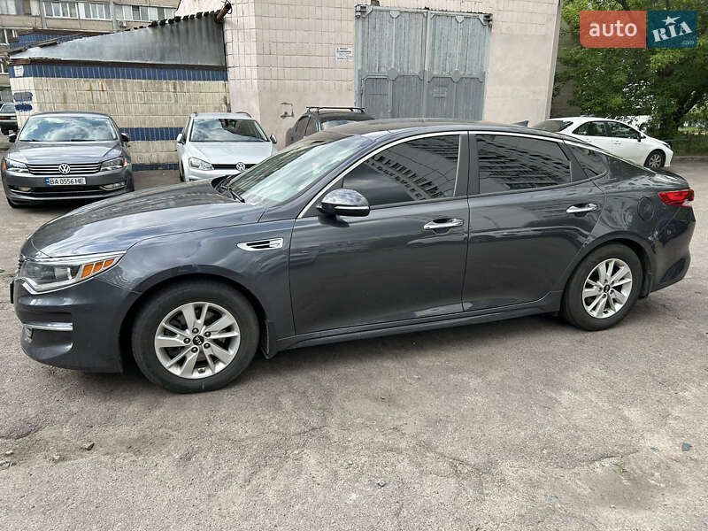 Седан Kia Optima 2017 в Киеве