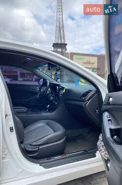 Седан Kia Optima 2011 в 
