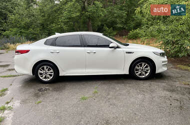 Седан Kia Optima 2016 в Светловодске