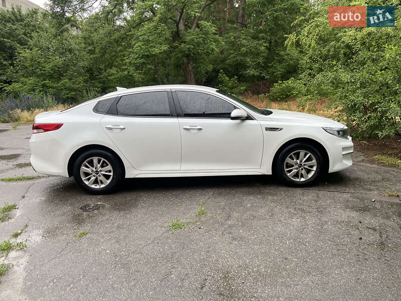 Седан Kia Optima 2016 в Светловодске