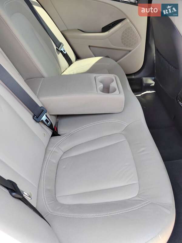 Седан Kia Optima 2012 в Новой Ушице