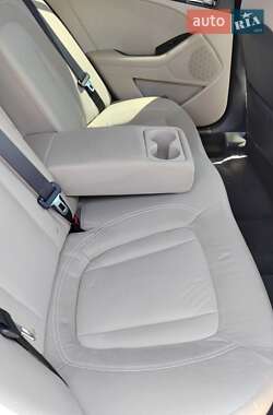 Седан Kia Optima 2012 в 