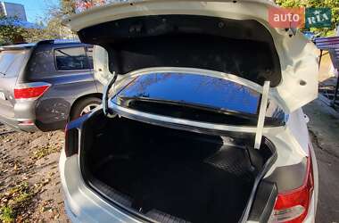 Седан Kia Optima 2011 в 