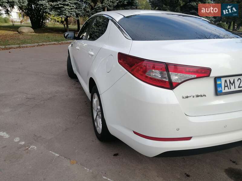 Седан Kia Optima 2011 в Житомире