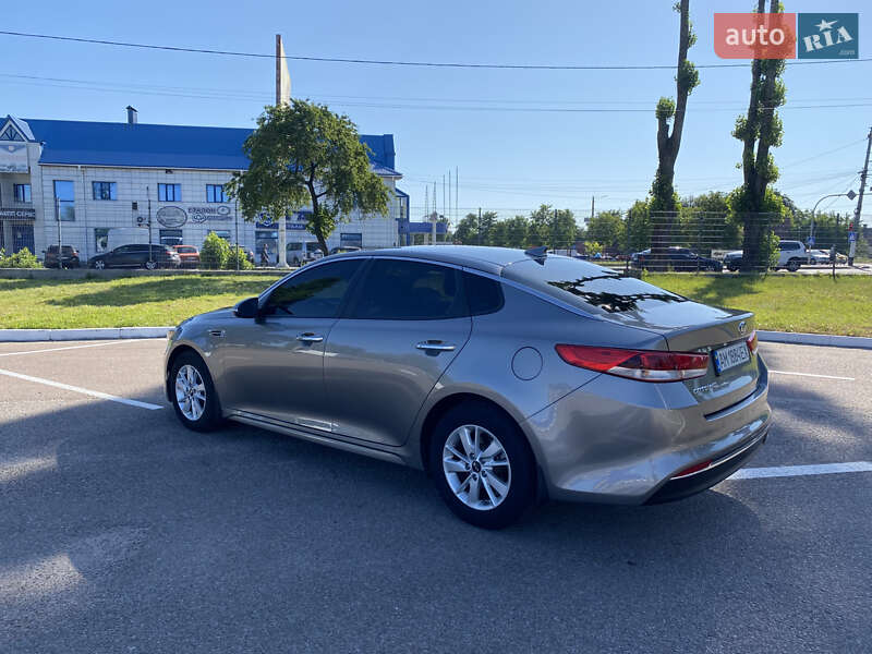 Седан Kia Optima 2017 в 