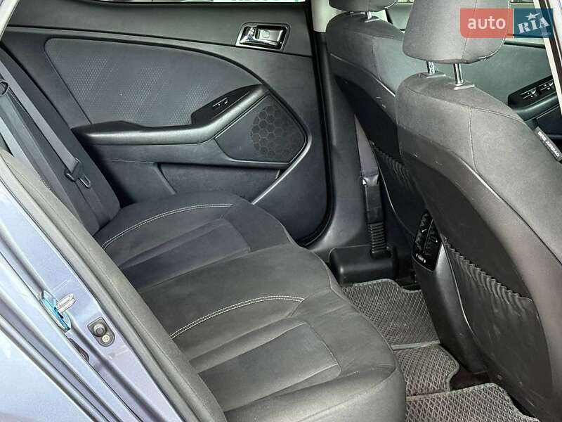 Седан Kia Optima 2012 в Одесі