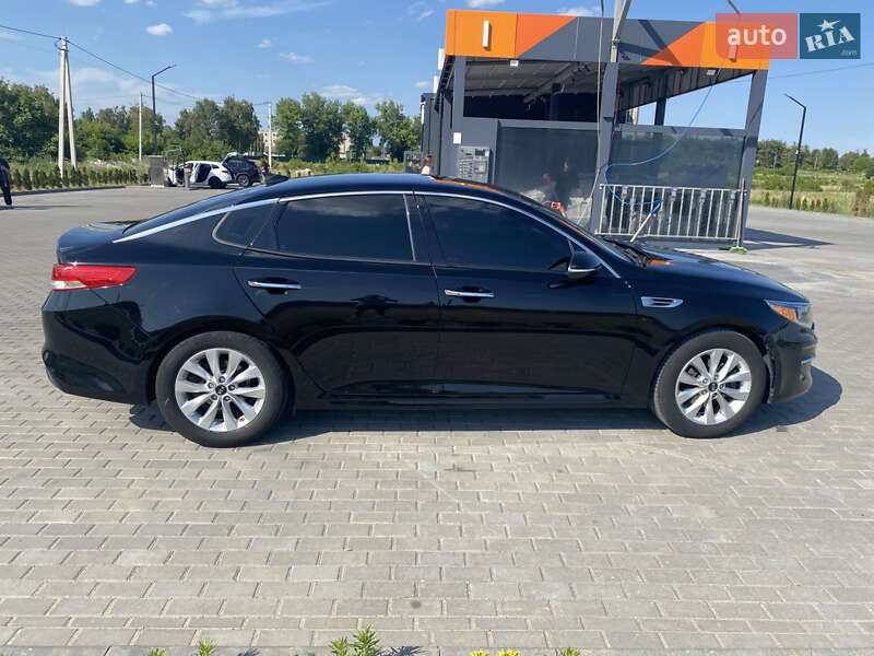 Седан Kia Optima 2016 в Золочеві