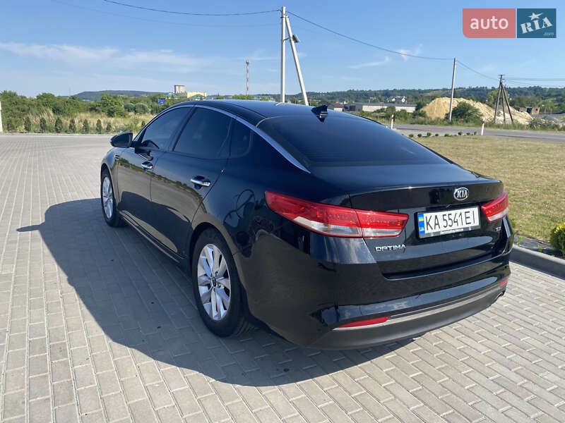 Седан Kia Optima 2016 в Золочеві