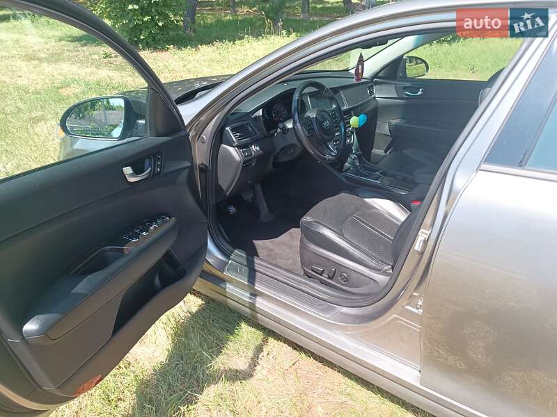 Седан Kia Optima 2017 в Киеве