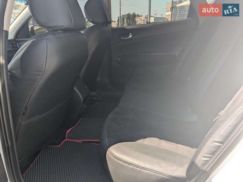 Седан Kia Optima 2017 в Киеве