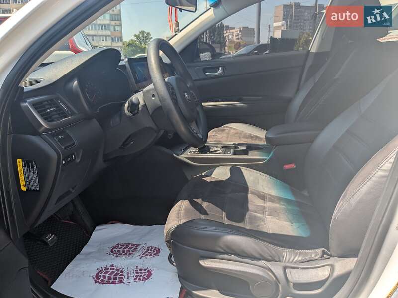 Седан Kia Optima 2017 в Киеве