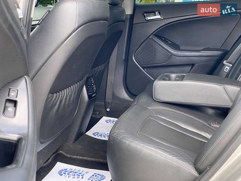 Седан Kia Optima 2012 в Львове