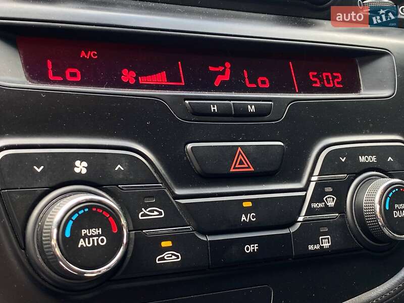 Седан Kia Optima 2012 в Львове