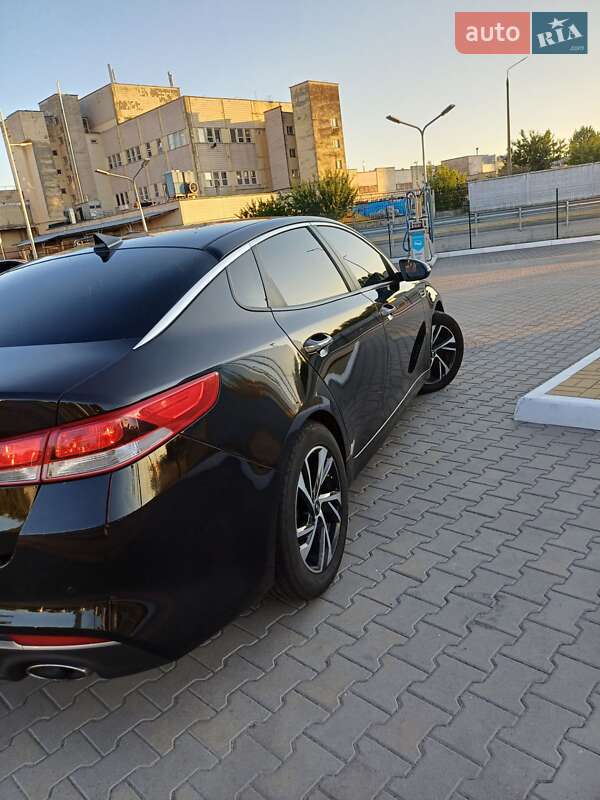 Седан Kia Optima 2017 в Києві