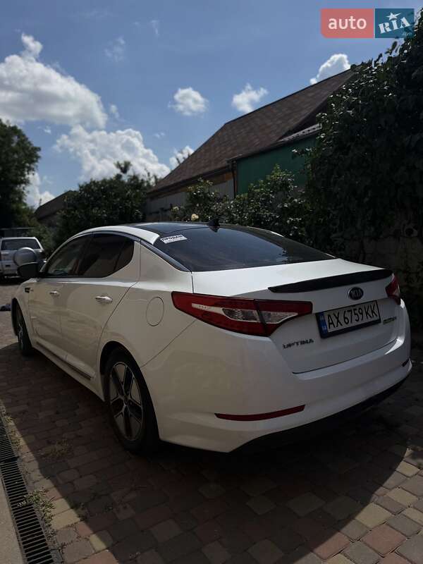 Седан Kia Optima 2013 в Харькове