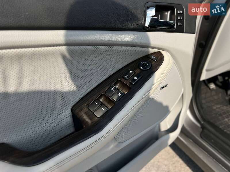 Седан Kia Optima 2012 в Запорожье