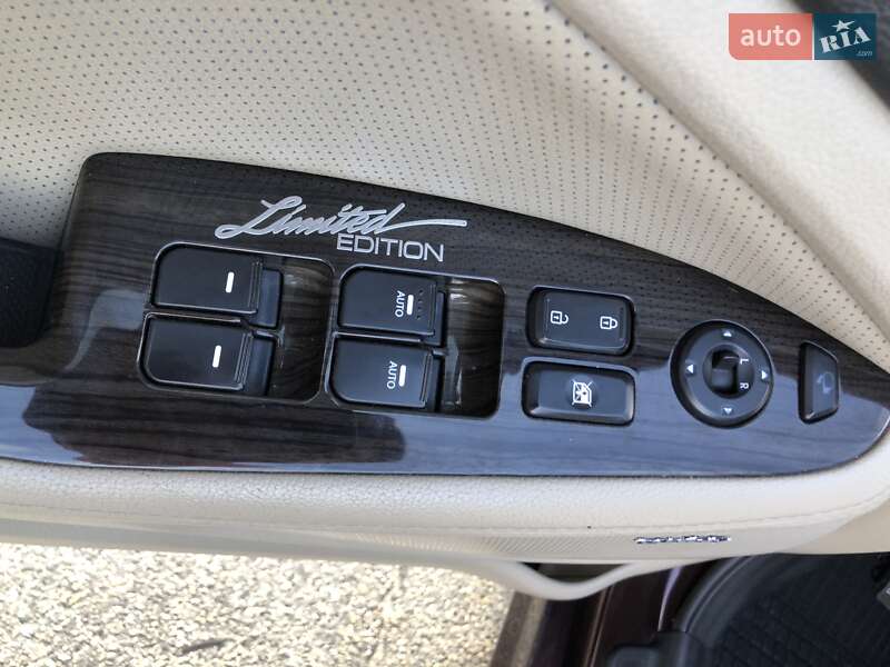 Седан Kia Optima 2014 в Запоріжжі