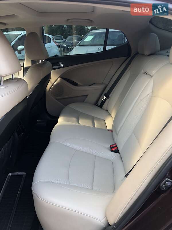 Седан Kia Optima 2014 в Запоріжжі