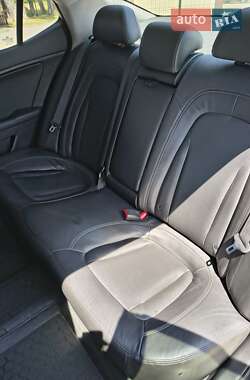 Седан Kia Optima 2011 в 