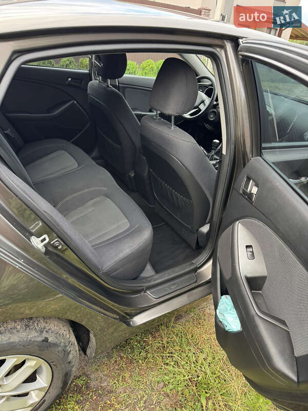 Седан Kia Optima 2012 в Києві