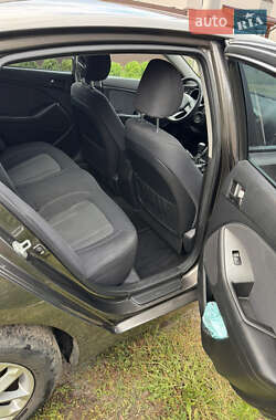 Седан Kia Optima 2012 в 