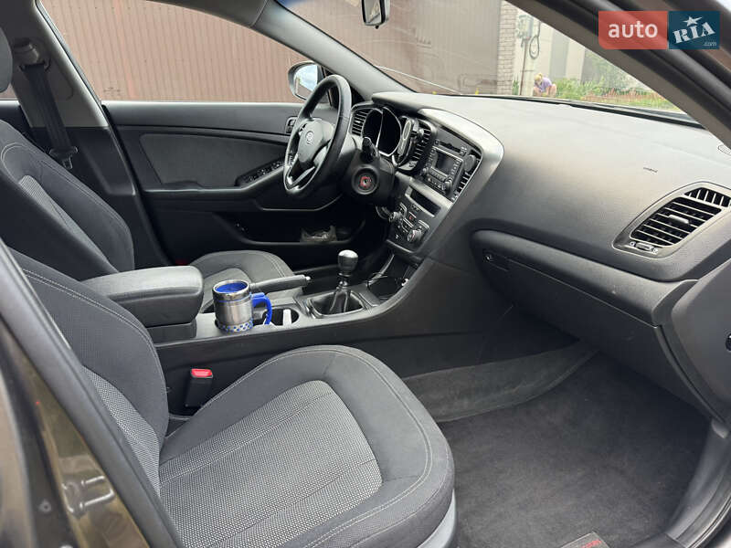 Седан Kia Optima 2012 в Києві