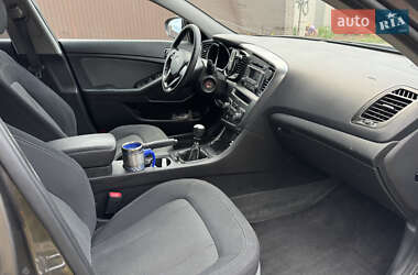 Седан Kia Optima 2012 в 
