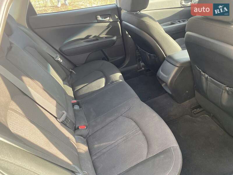 Седан Kia Optima 2016 в Киеве