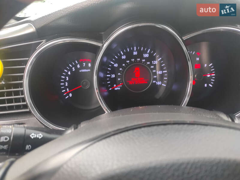 Седан Kia Optima 2012 в Чугуеве
