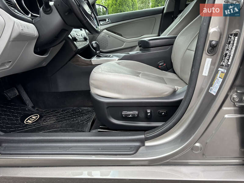 Седан Kia Optima 2012 в Хмельницком