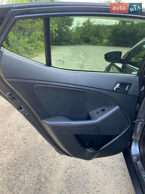 Седан Kia Optima 2012 в Новомосковську