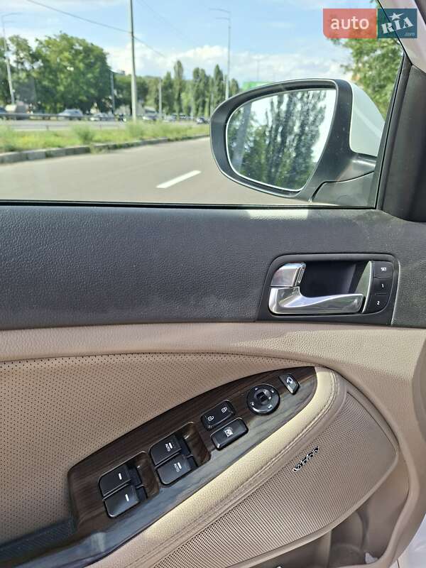 Седан Kia Optima 2014 в Киеве