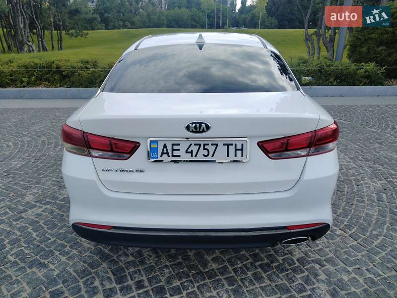 Седан Kia Optima 2016 в Днепре