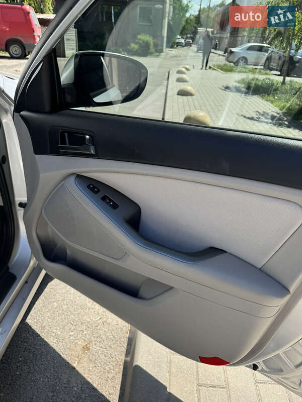 Седан Kia Optima 2013 в Днепре