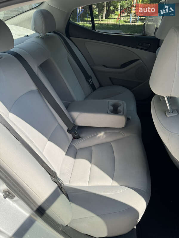 Седан Kia Optima 2013 в Днепре