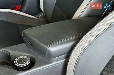 Седан Kia Optima 2011 в 