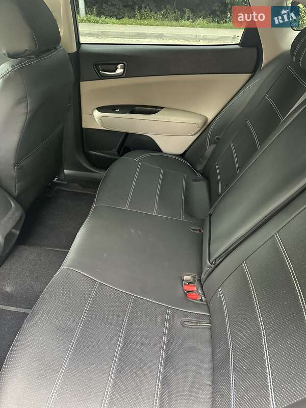 Седан Kia Optima 2018 в Киеве