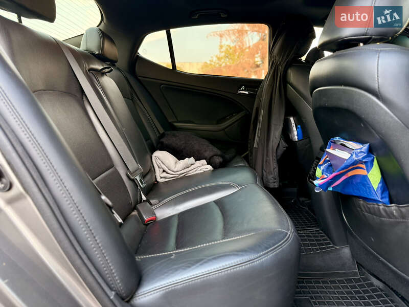 Седан Kia Optima 2012 в Кривом Роге