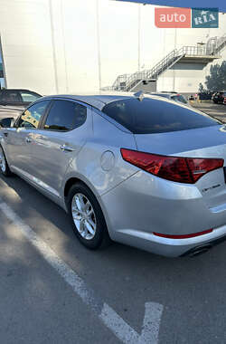 Седан Kia Optima 2011 в 