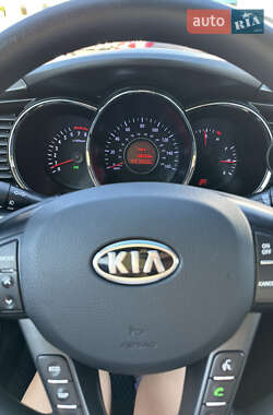 Седан Kia Optima 2011 в 