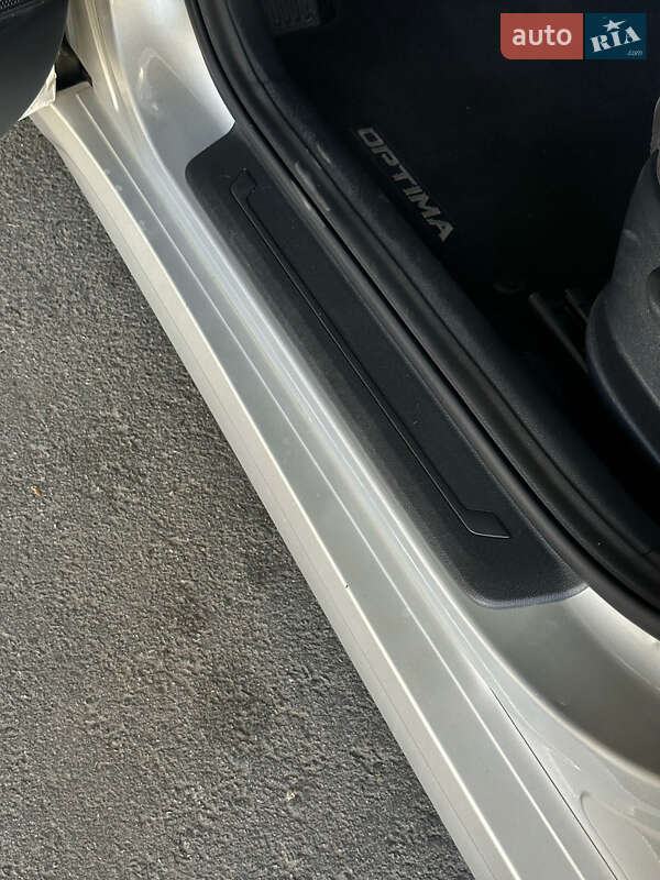 Седан Kia Optima 2016 в Києві