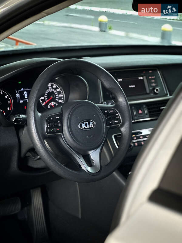 Седан Kia Optima 2016 в Києві