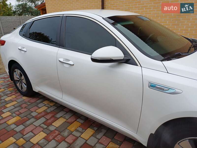 Седан Kia Optima 2016 в Черноморске