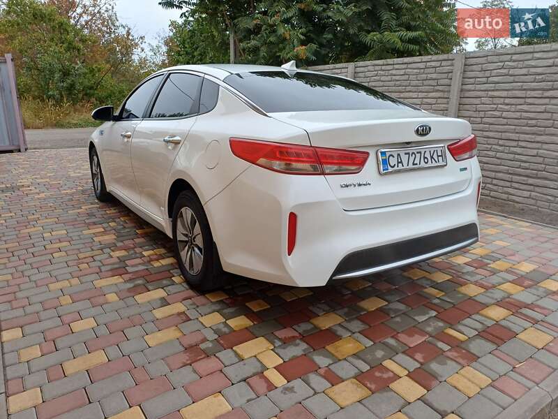 Седан Kia Optima 2016 в Черноморске