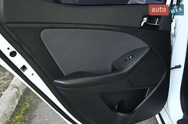 Седан Kia Optima 2012 в 