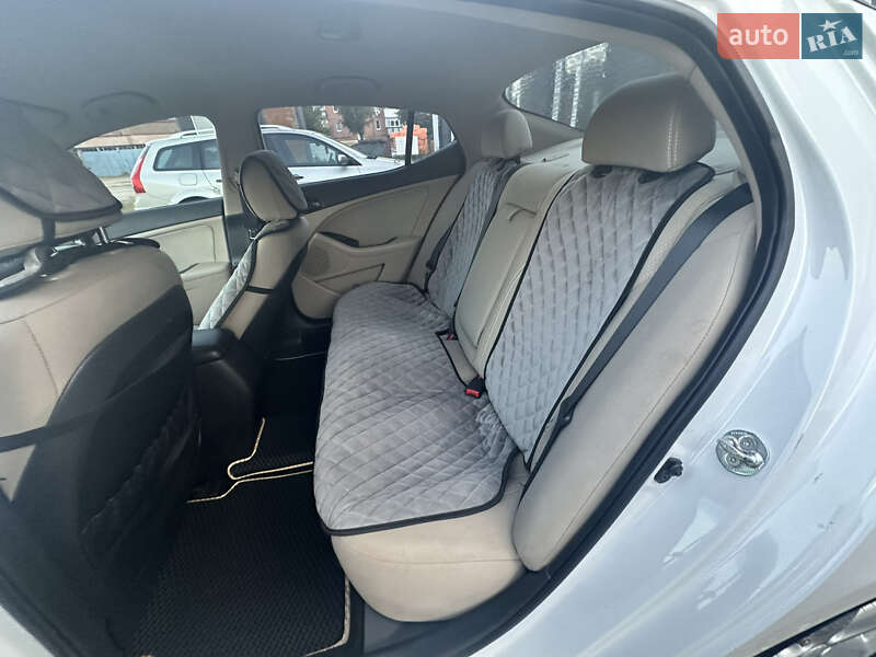 Седан Kia Optima 2013 в Нежине