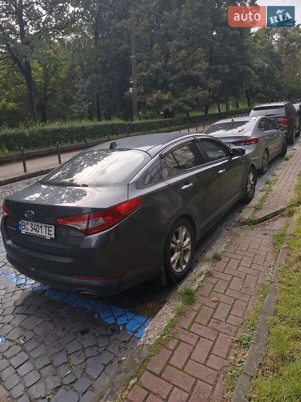 Седан Kia Optima 2011 в Львове