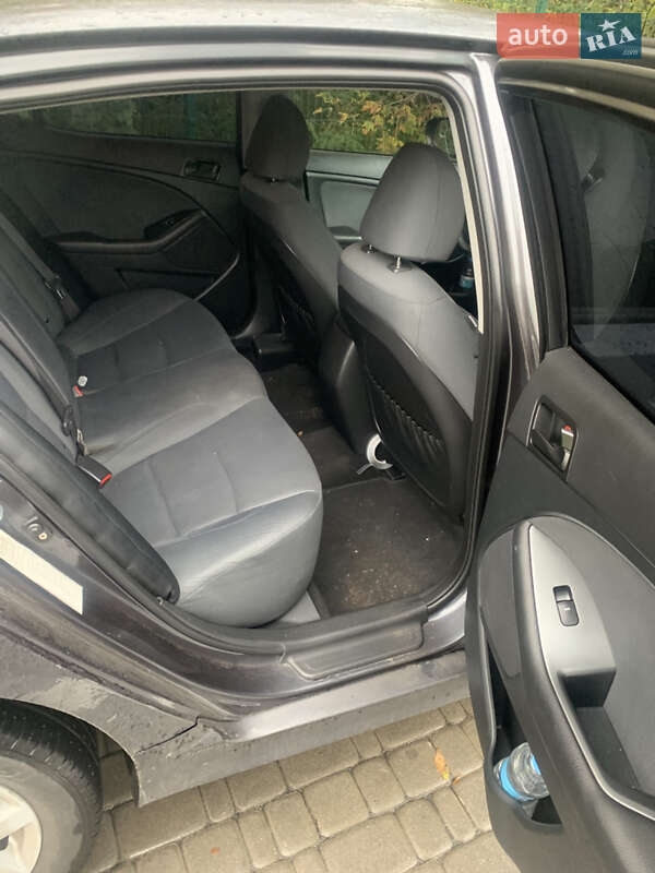 Седан Kia Optima 2015 в Києві